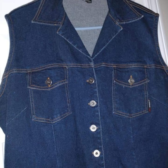 Dress - Picture 2 of 3